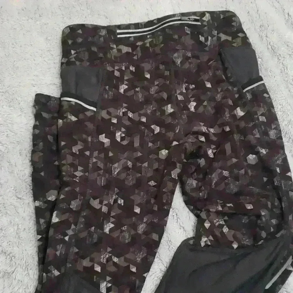 Athleta Geometric pattern Leggins - Picture 5 of 6